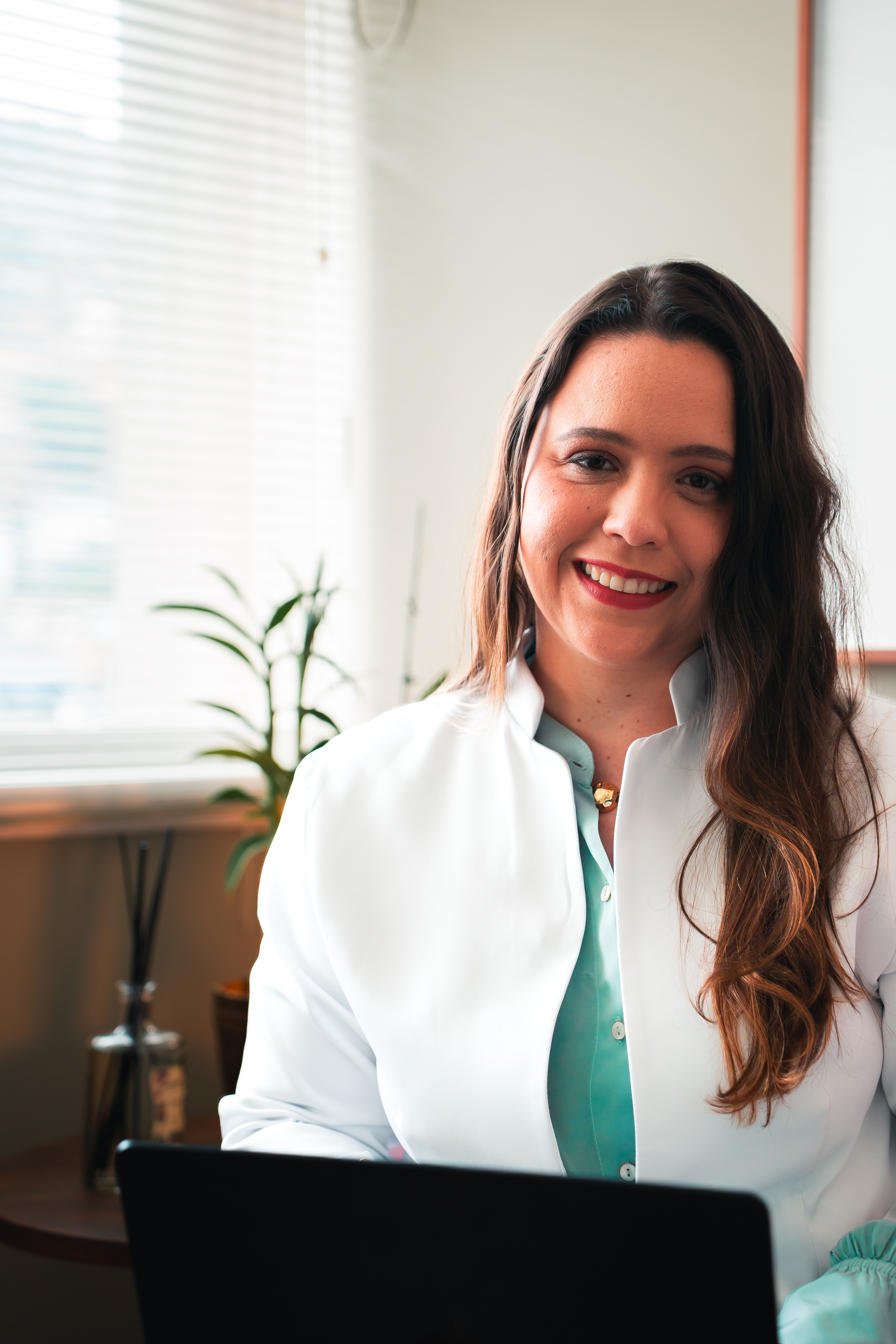 Dra. Luciana Chaves em atendimento